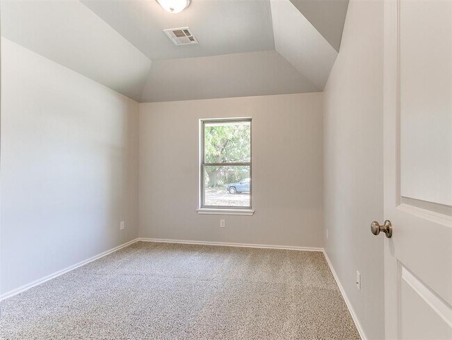 Building Photo - 501 Trenton Rd