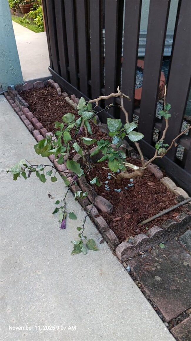 Building Photo - 10790 N Kendall Dr