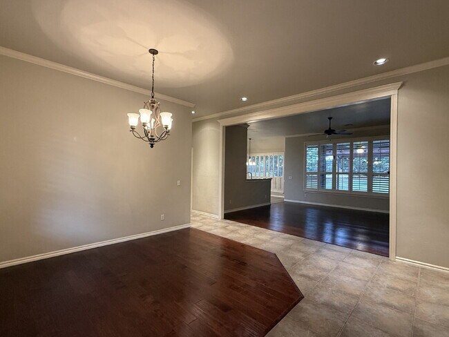 Building Photo - 4-bedroom property in a fantastic North Edmond