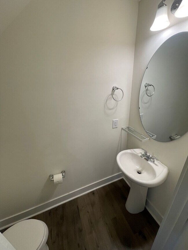 Building Photo - Charming 4 Bedroom Home Located In Cary