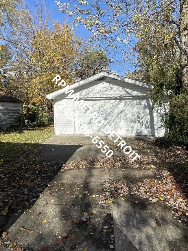 Building Photo - Ranch Home in Harper Woods