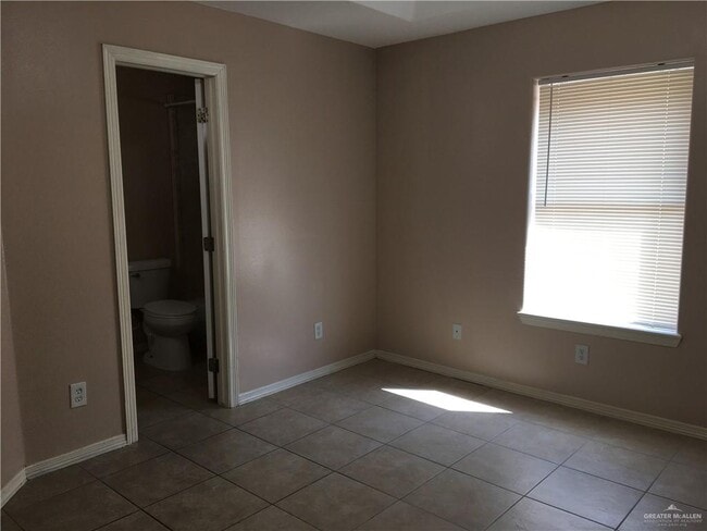 Building Photo - 12 E Diamondhead Ave