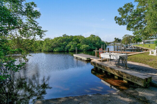 Building Photo - 1004 Stillwater Dr