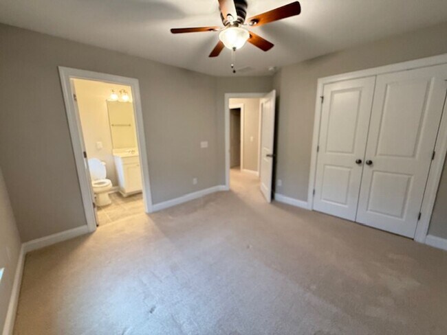 Building Photo - 4 Bedroom 3.5 Bath House in St. Johns Lake - Johns Island