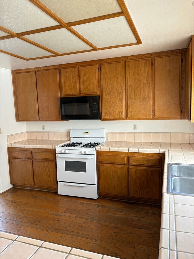 Building Photo - 14333 La Crescenta Ave