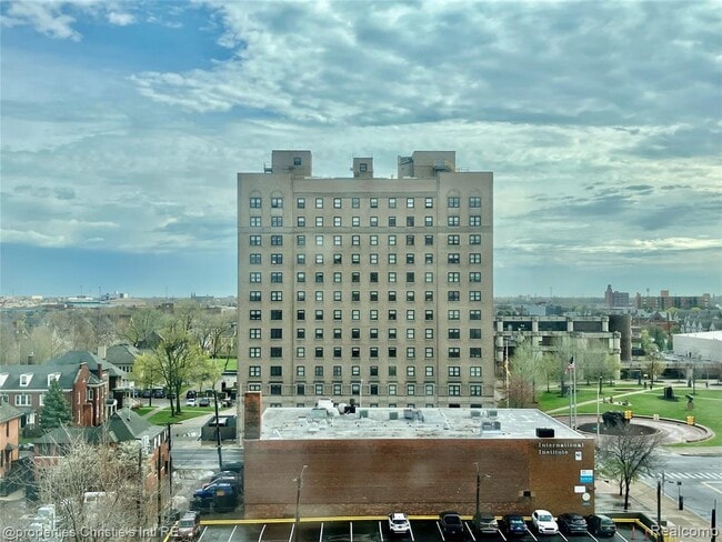 Building Photo - 15 E Kirby St