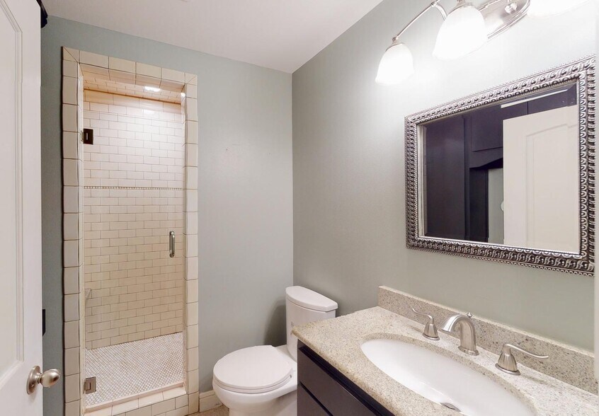 Building Photo - Stylish & bright Ridglea North home steps from Berney Park