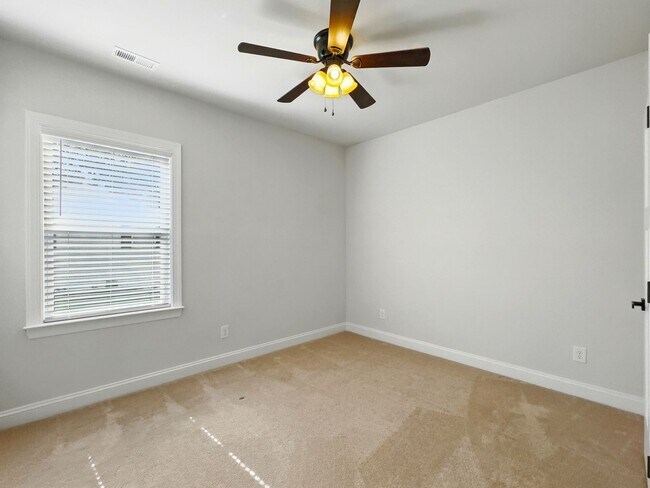Building Photo - Mount Holly 3 Bedroom Ranch w/ Fenced in B...