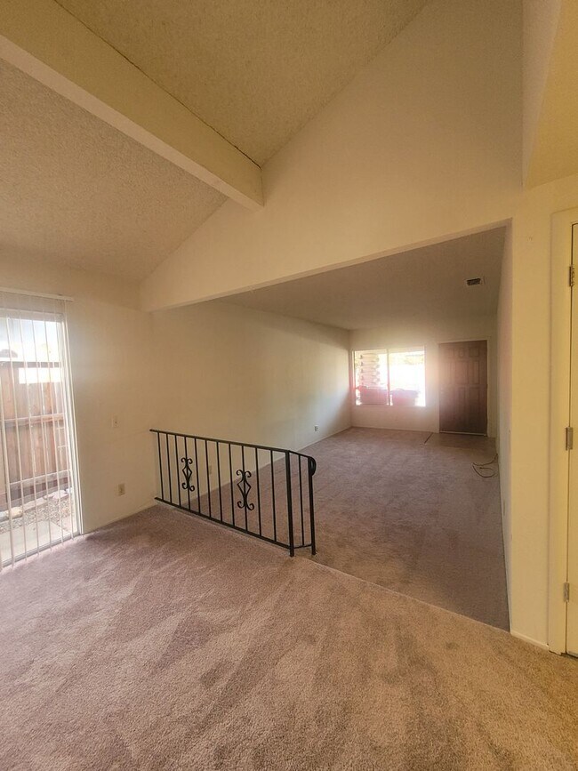 Building Photo - 6048 Margo Dr