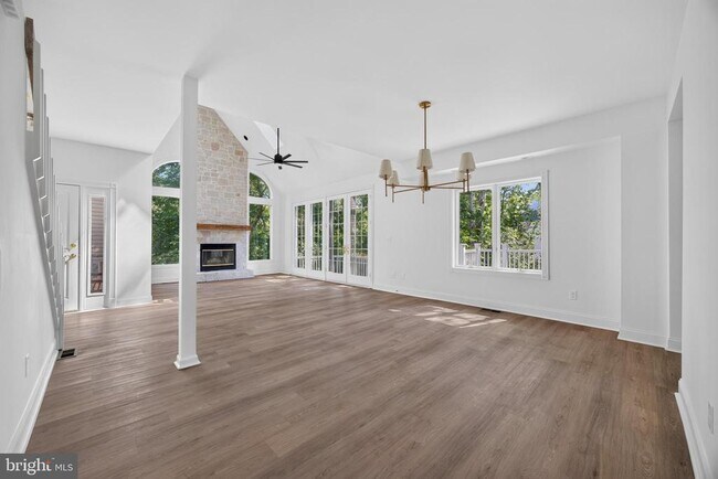 Building Photo - 221 Spring Race Ct