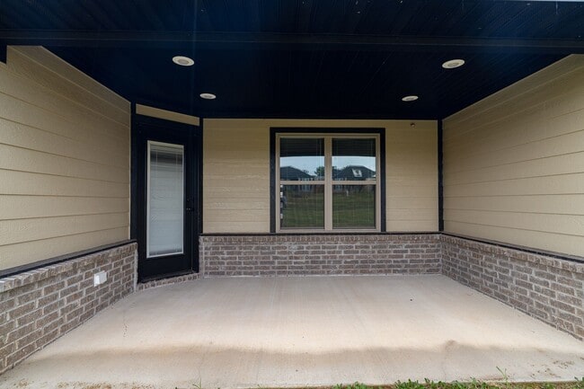 Building Photo - Beautiful 3-bedroom 2 bath Home in Prairie Grove!! Fenced Yard!