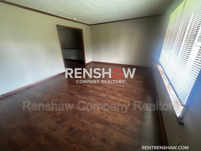 Building Photo - 10 Dawn Pl