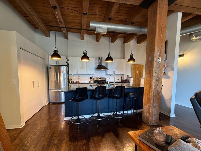 Building Photo - 2511 W Moffat St