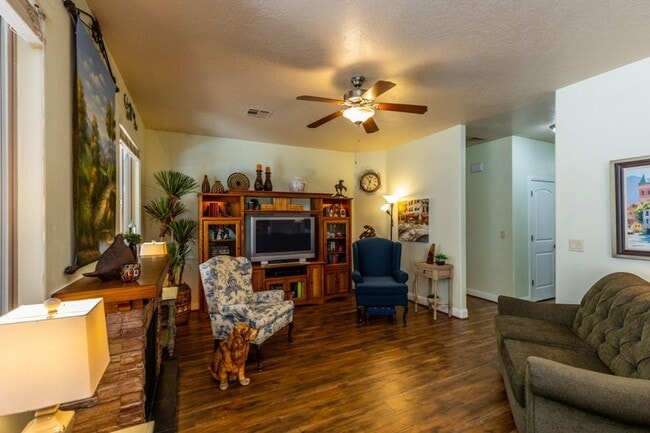 Building Photo - Beautiful 3 bed 2 bath Home!