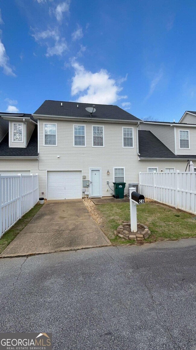 Building Photo - 392 Mill Pond Crossing