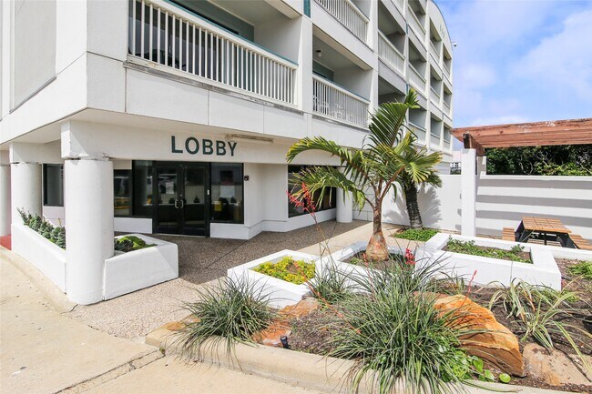 Building Photo - 6102 Seawall Blvd
