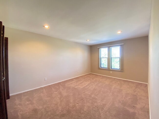 Building Photo - Beautiful Apartment at Los Pueblos de Santa Fe
