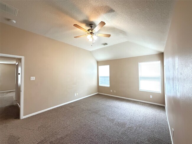 Building Photo - 15423 Fir Woods Ln