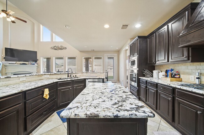 Building Photo - 2523 Crossvine Dr