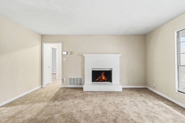 Building Photo - 3 Bedroom 2 Bathroom House