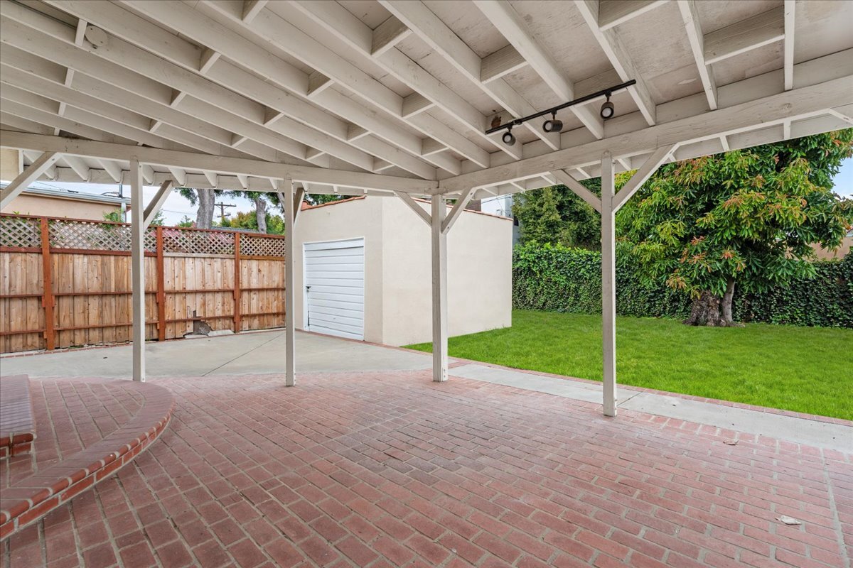 Building Photo - 2126 Selby Ave