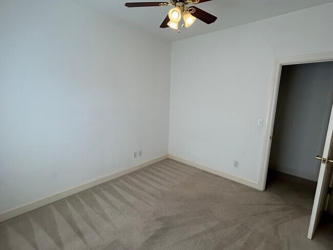 Building Photo - Great location! Beautiful 3 Bedroom Home
