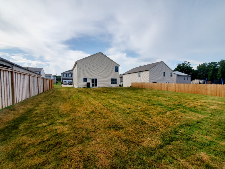 Building Photo - 814 Hillsdale Ave