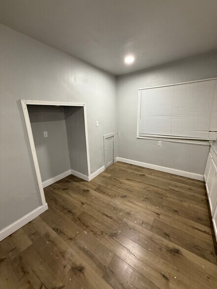 Building Photo - 15895 Kentucky St