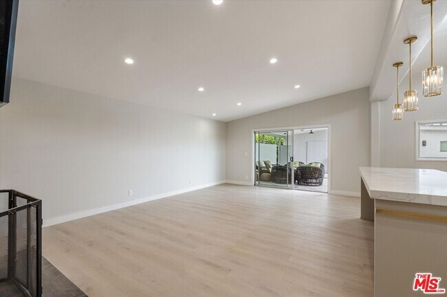 Building Photo - 10650 Putney Rd