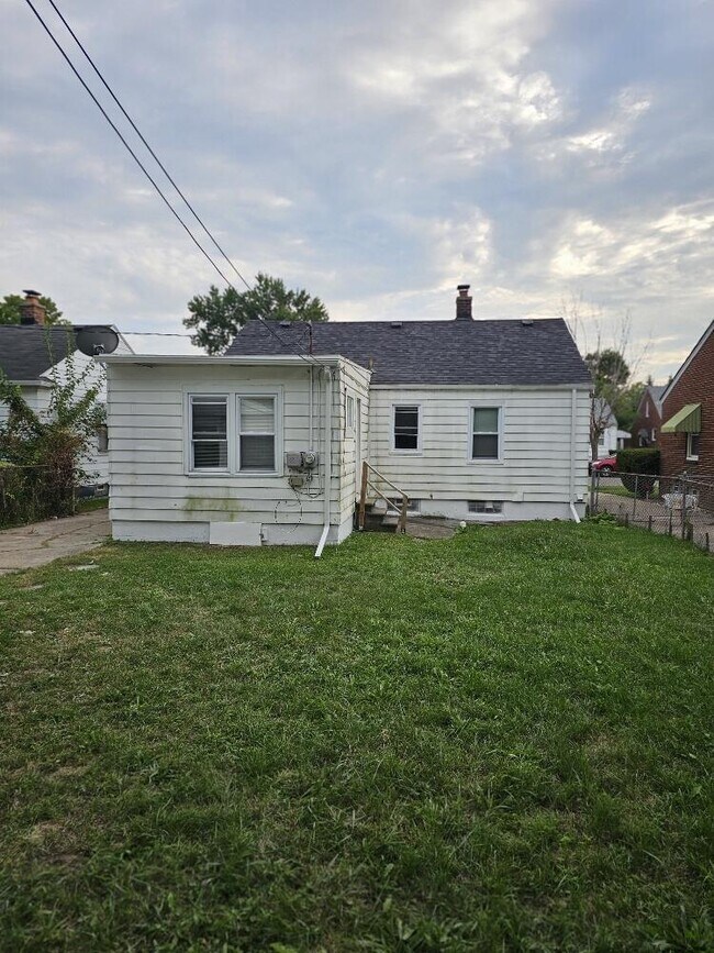 Building Photo - 18573 McCormick St
