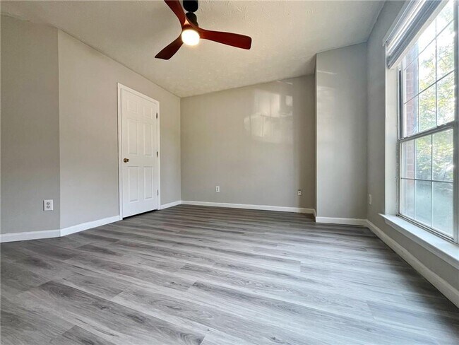 Building Photo - 1680 Racquet Club Cir NW
