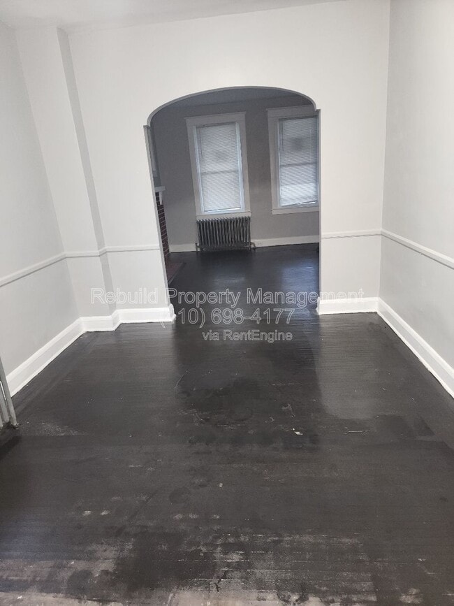 Building Photo - 3328 Lawnview Ave