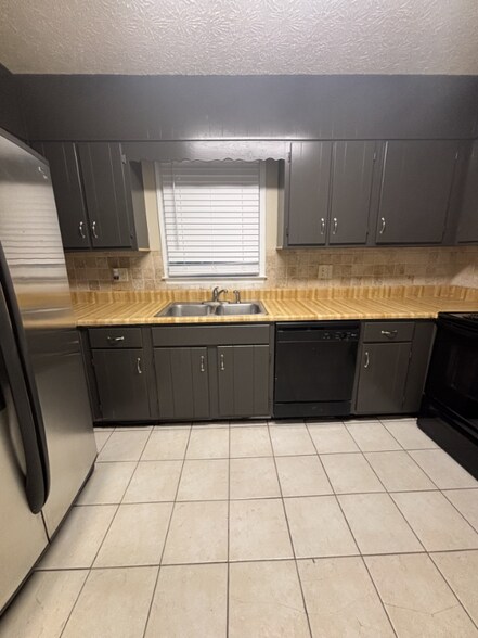 Building Photo - 560 Grimes Pl
