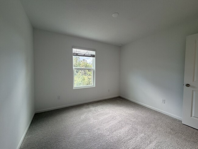 Building Photo - 523 Holly Lks Dr