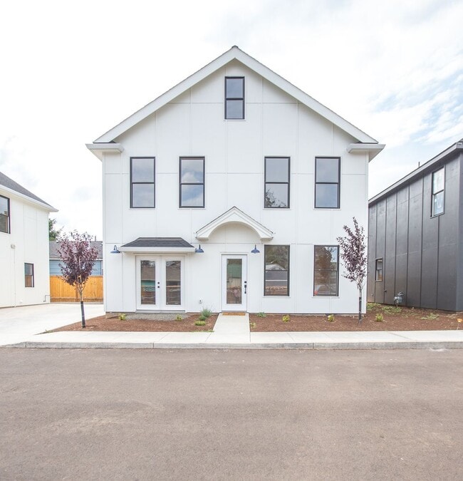 Building Photo - *** 3 Bedroom New Build In SE ! ONE MONTH ...