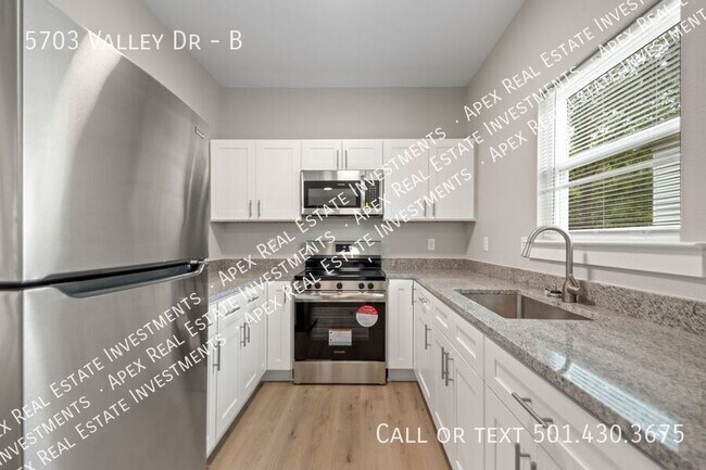 Building Photo - 5703 Valley Dr