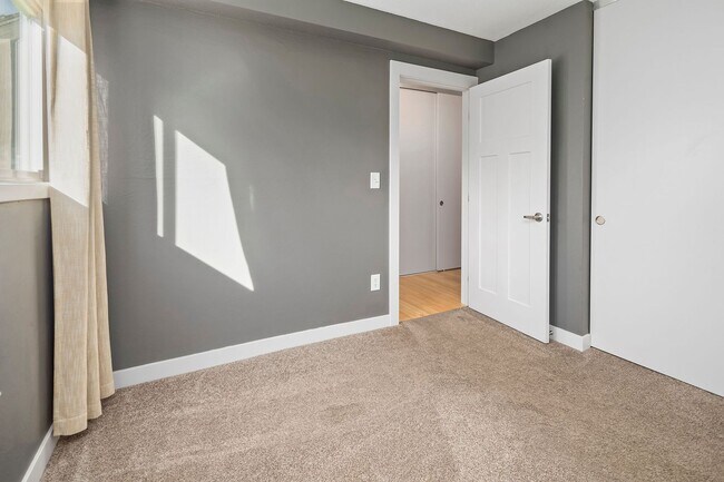 Building Photo - 4Touchstone