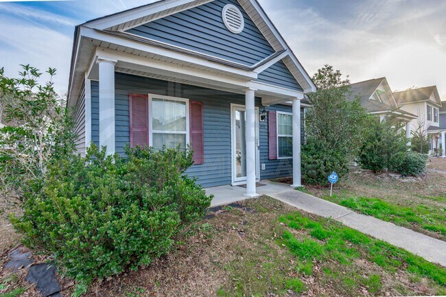 Building Photo - Available Now: Updated 3 Bedroom with Garage!