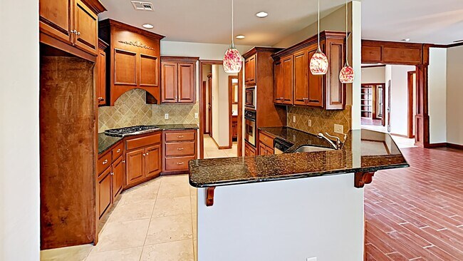 Building Photo - Very Nice 3 Bedroom 2.5 Bathroom House + Office