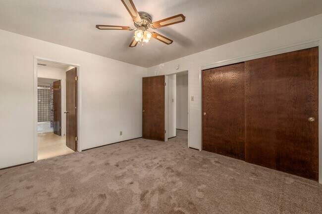 Building Photo - 3 Bedroom 2.5 Bathroom SFH in Los Altos!