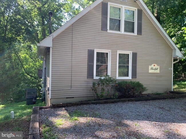 Building Photo - 132 Pinecrest Ln