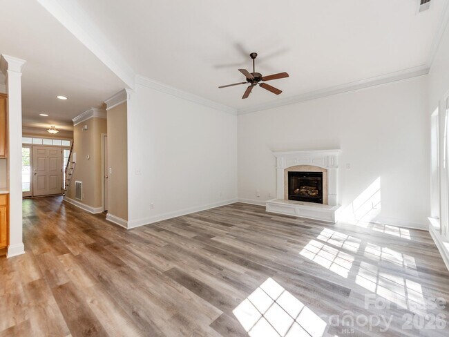 Building Photo - 533 Montgrove Pl NW