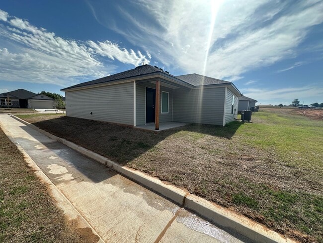 Building Photo - *Newly Built* 3 Bed 2 Bath 2 Car Garage