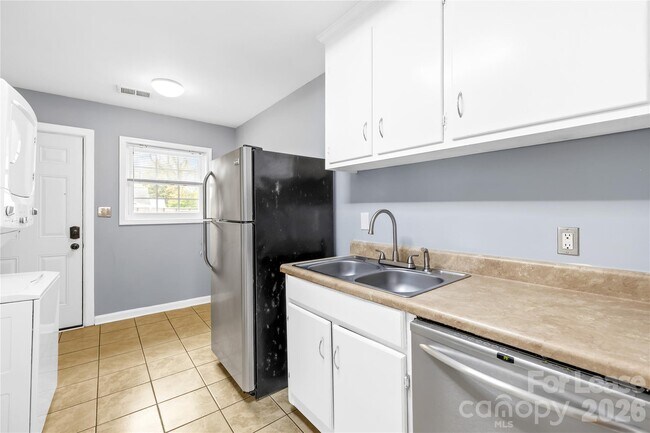 Building Photo - 3519 Benard Ave