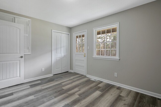 Building Photo - 4202 S Dowfield Dr