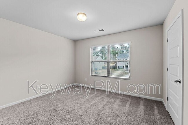 Building Photo - 5033 Vine Ln