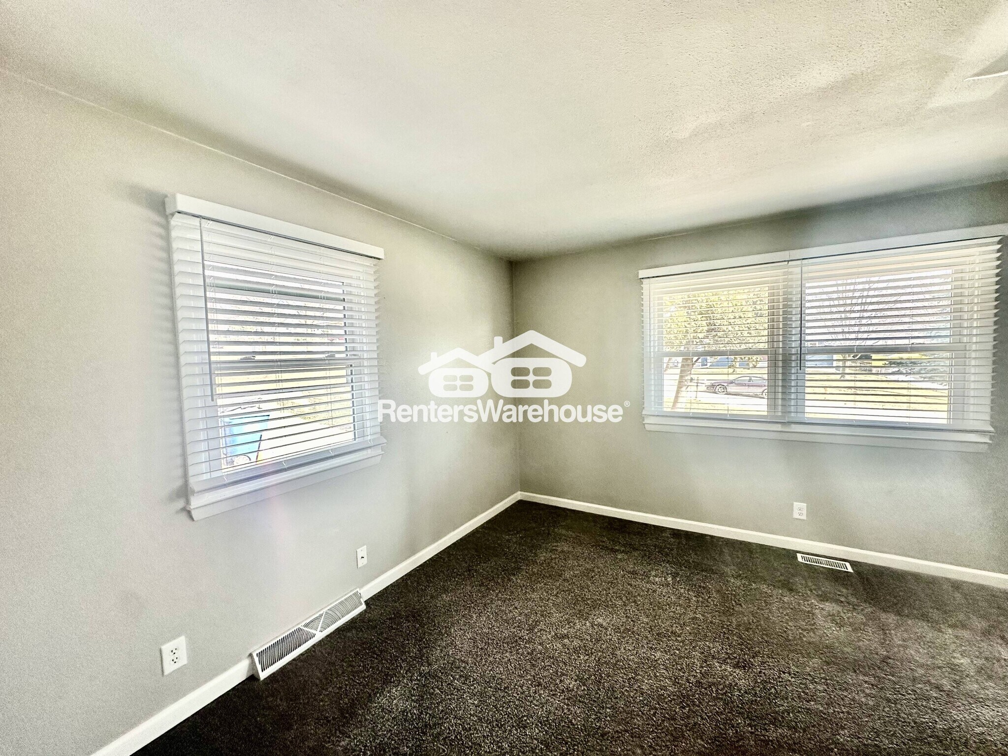 Building Photo - 4120 SE 15th Ct