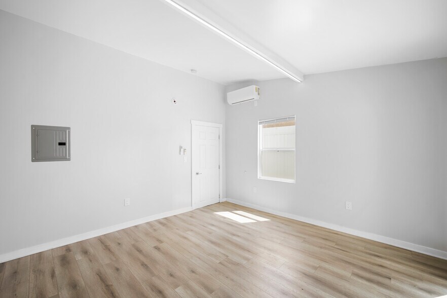 Building Photo - 13840 Community St