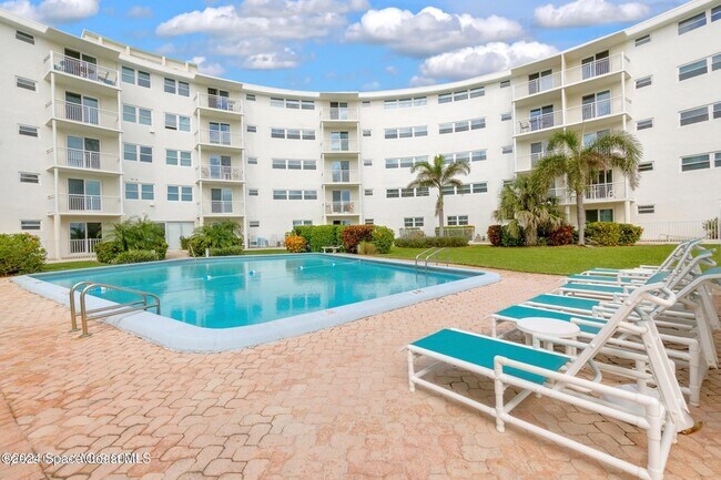 Building Photo - 4000 Ocean Beach Blvd