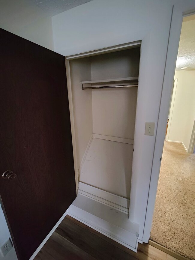 Building Photo - *Well-Maintained 3BD/1.5BA Townhouse Available in Whitehall*